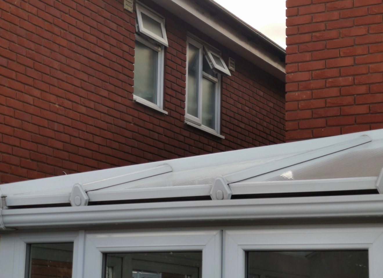 Polycarbonate conservatory roof — sparkling clean result